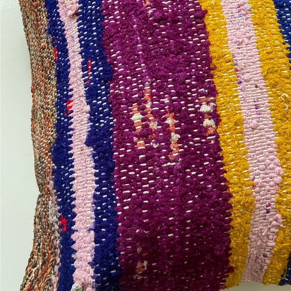 RUG DESING PILLOW COVER - Picture 3 of 3